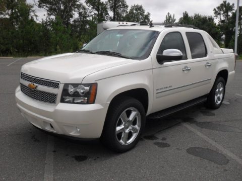 White Diamond Tricoat Chevrolet Avalanche LTZ 4x4.  Click to enlarge.