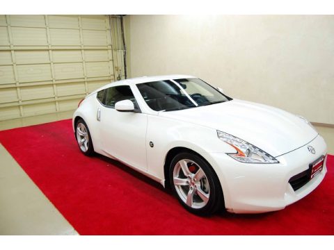 Pearl White Nissan 370Z Touring Coupe.  Click to enlarge.