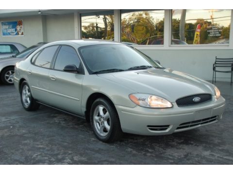 Gold Ash Metallic Ford Taurus SE Sedan.  Click to enlarge.