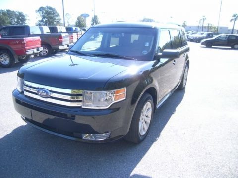 Tuxedo Black Metallic Ford Flex SE.  Click to enlarge.