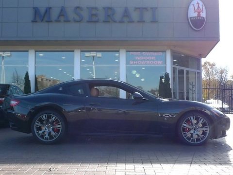 Nero Carbonio (Black Metallic) Maserati GranTurismo S Automatic.  Click to enlarge.