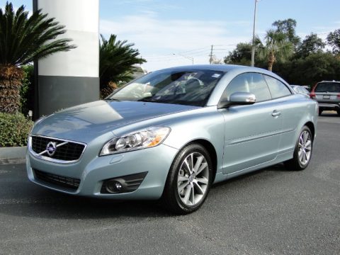 Celestial Blue Metallic Volvo C70 T5.  Click to enlarge.