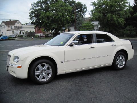 Cool Vanilla Chrysler 300 C HEMI AWD.  Click to enlarge.