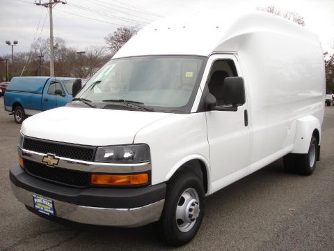 Summit White Chevrolet Express Cutaway 3500 CargoMax 600.  Click to enlarge.