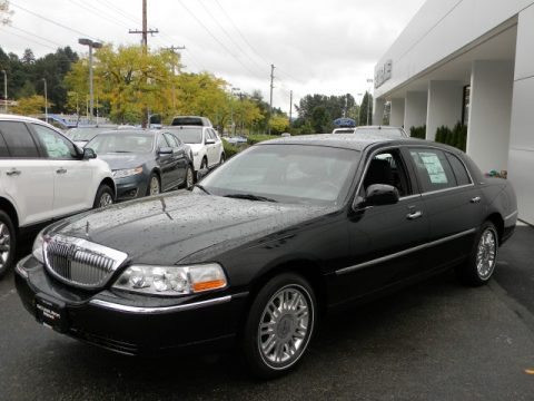 Black Lincoln Town Car Signature L.  Click to enlarge.