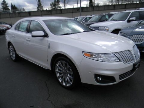 White Platinum Metallic Tri-Coat Lincoln MKS EcoBoost AWD.  Click to enlarge.