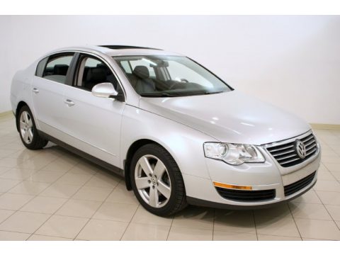 Reflex Silver Volkswagen Passat Komfort Sedan.  Click to enlarge.