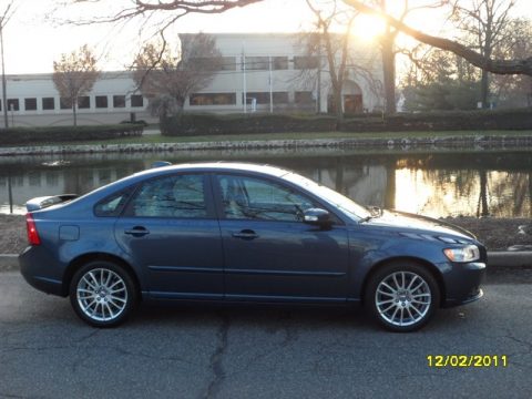 Barents Blue Metallic Volvo S40 2.4i.  Click to enlarge.