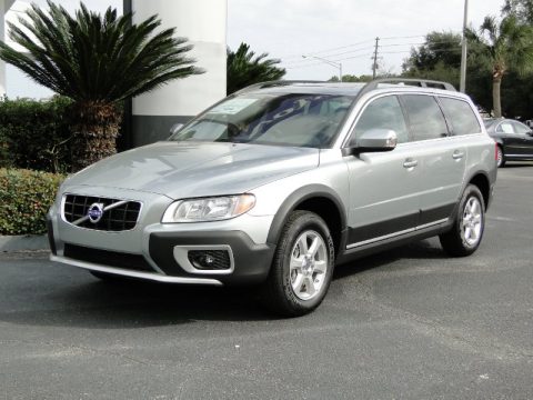 Electric Silver Metallic Volvo XC70 3.2.  Click to enlarge.