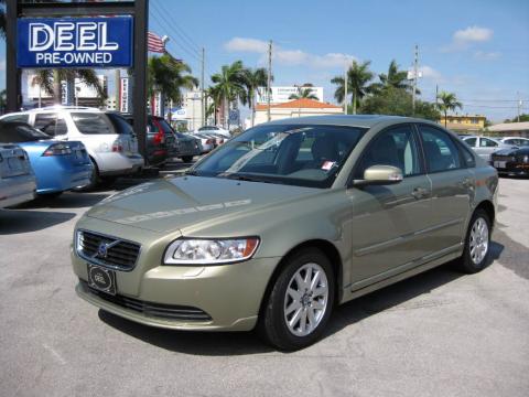 Gecko Green Metallic Volvo S40 2.4i.  Click to enlarge.