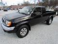 Front 3/4 View of 1999 Nissan Frontier SE Extended Cab 4x4 #11