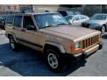Front 3/4 View of 2000 Jeep Cherokee Sport 4x4 #1
