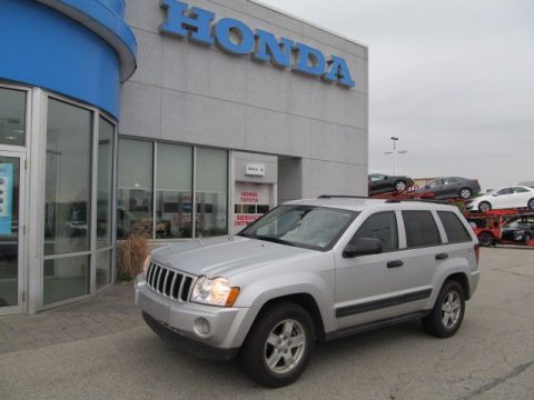 Bright Silver Metallic Jeep Grand Cherokee Laredo 4x4.  Click to enlarge.
