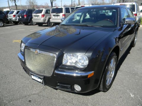 Brilliant Black Crystal Pearl Chrysler 300 C HEMI AWD.  Click to enlarge.