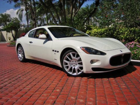 Bianco (White) Maserati GranTurismo .  Click to enlarge.