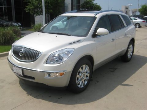 White Diamond Tricoat Buick Enclave FWD.  Click to enlarge.