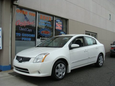 Aspen White Nissan Sentra 2.0.  Click to enlarge.