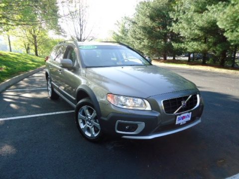 Caper Green Metallic Volvo XC70 T6 AWD.  Click to enlarge.