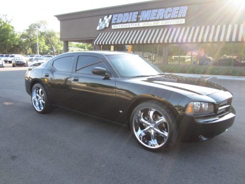 Brilliant Black Crystal Pearl Dodge Charger SE.  Click to enlarge.