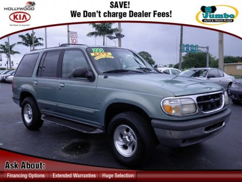 Evergreen Frost Metallic Ford Explorer XLT.  Click to enlarge.