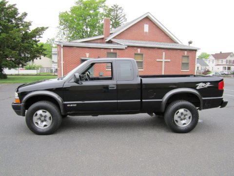 Black Onyx Chevrolet S10 ZR2 Extended Cab 4x4.  Click to enlarge.