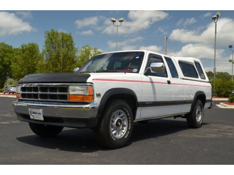 Bright White Dodge Dakota LE Extended Cab.  Click to enlarge.