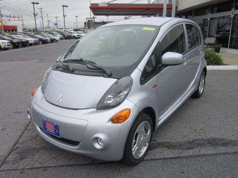 Cool Silver Mitsubishi i-MiEV SE.  Click to enlarge.