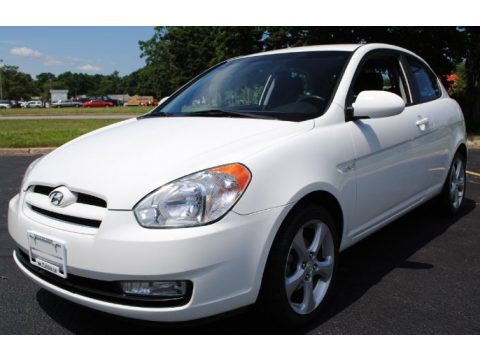 Nordic White Hyundai Accent SE Coupe.  Click to enlarge.
