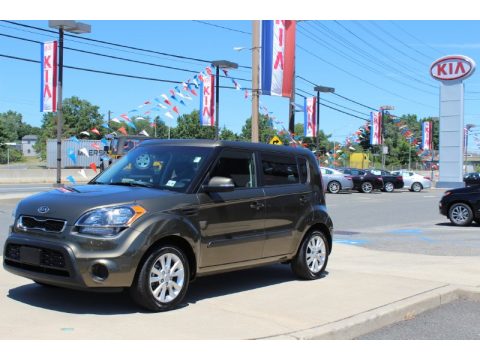 Moss Green Kia Soul +.  Click to enlarge.