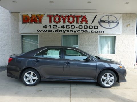 Magnetic Gray Metallic Toyota Camry SE.  Click to enlarge.