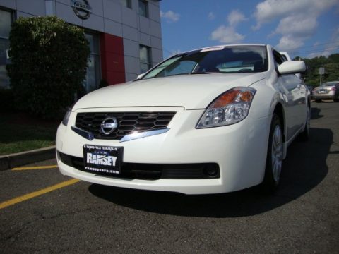Winter Frost Pearl Nissan Altima 2.5 S Coupe.  Click to enlarge.