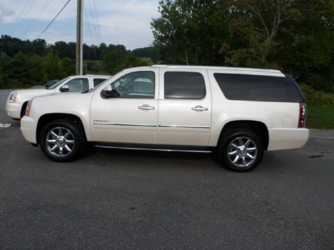 White Diamond Tricoat GMC Yukon XL Denali AWD.  Click to enlarge.