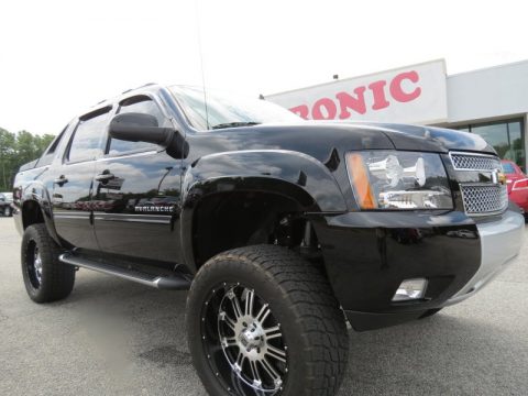 Black Chevrolet Avalanche Z71 4x4.  Click to enlarge.