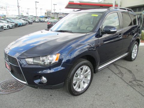Cosmic Blue Metallic Mitsubishi Outlander SE AWD.  Click to enlarge.