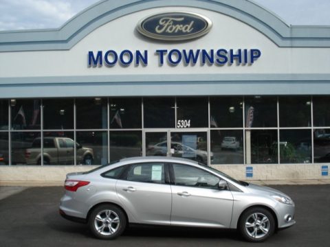 Ingot Silver Ford Focus SE Sedan.  Click to enlarge.