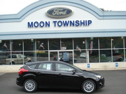Tuxedo Black Ford Focus Titanium Hatchback.  Click to enlarge.
