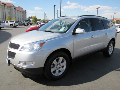 Silver Ice Metallic Chevrolet Traverse LT AWD.  Click to enlarge.
