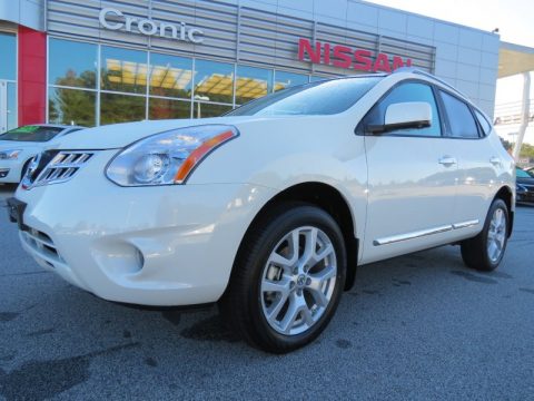 Pearl White Nissan Rogue SV. Click to enlarge. Pearl White Nissan Rogue SV. Click to enlarge.