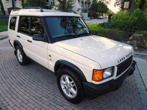 Chawton White Land Rover Discovery II Series II SD.  Click to enlarge.