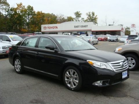 Black Toyota Avalon .  Click to enlarge.