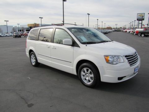 Stone White Chrysler Town & Country Touring.  Click to enlarge.
