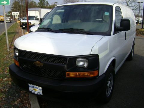 Summit White Chevrolet Express 1500 Cargo Van.  Click to enlarge.