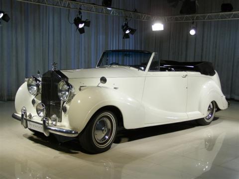 White Rolls-Royce Silver Wraith Convertible.  Click to enlarge.