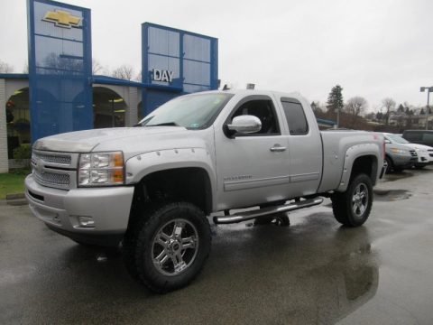 Silver Ice Metallic Chevrolet Silverado 1500 LT Extended Cab 4x4.  Click to enlarge.