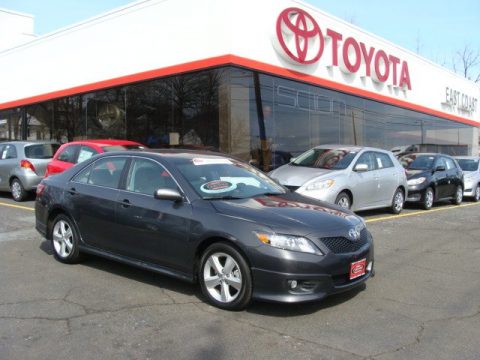 Magnetic Gray Metallic Toyota Camry SE.  Click to enlarge.