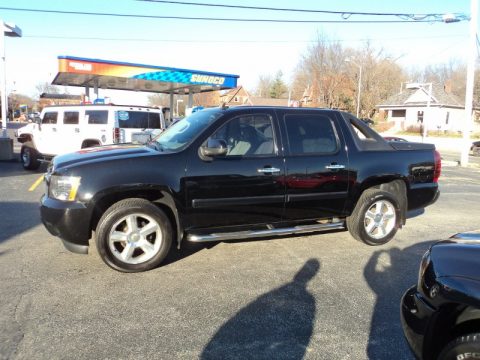 Black Chevrolet Avalanche LS 4x4.  Click to enlarge.