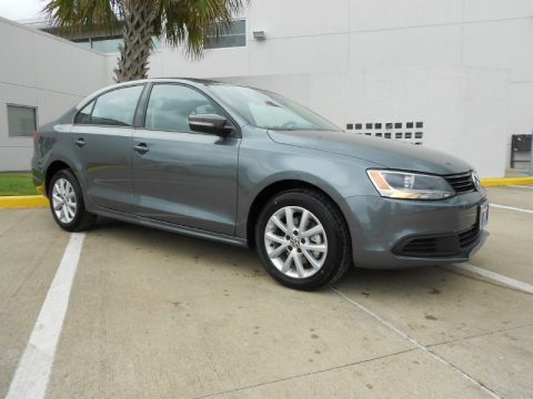 Platinum Gray Metallic Volkswagen Jetta SE Sedan.  Click to enlarge.