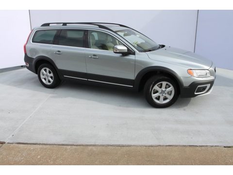 Electric Silver Metallic Volvo XC70 3.2.  Click to enlarge.