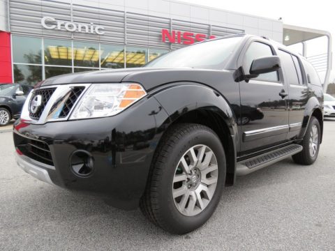 Super Black Nissan Pathfinder LE.  Click to enlarge.