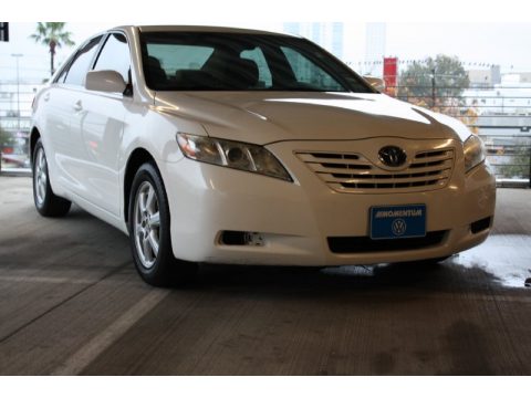 Super White Toyota Camry LE V6.  Click to enlarge.